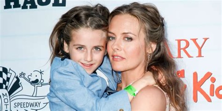 Alicia Silverstone Bio, Age, Height, Career, Husband, Children, Net Worth