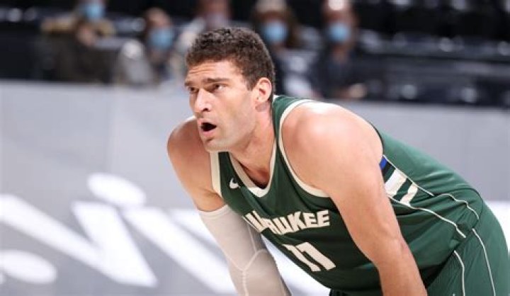 Brook Lopez Height: How Tall Is Brook Lopez?