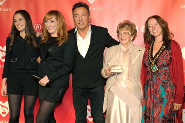 Bruce Springsteen Siblings: Meet Pamela and Virginia
