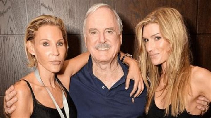 Camilla Cleese Bio, Parents, Husband, Children, Siblings