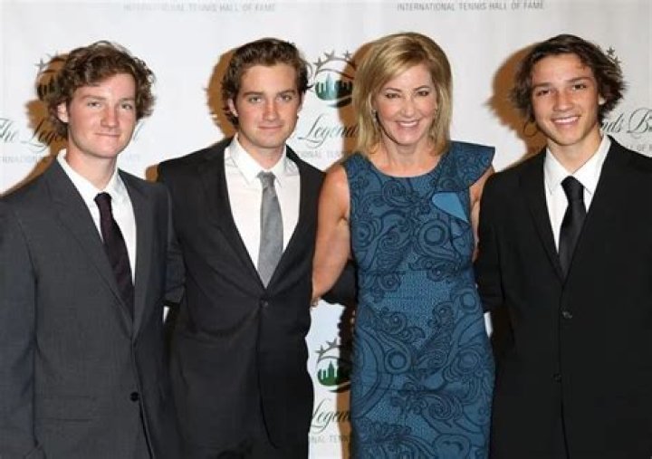 Chris Evert Siblings; Does Chris Evert have siblings?