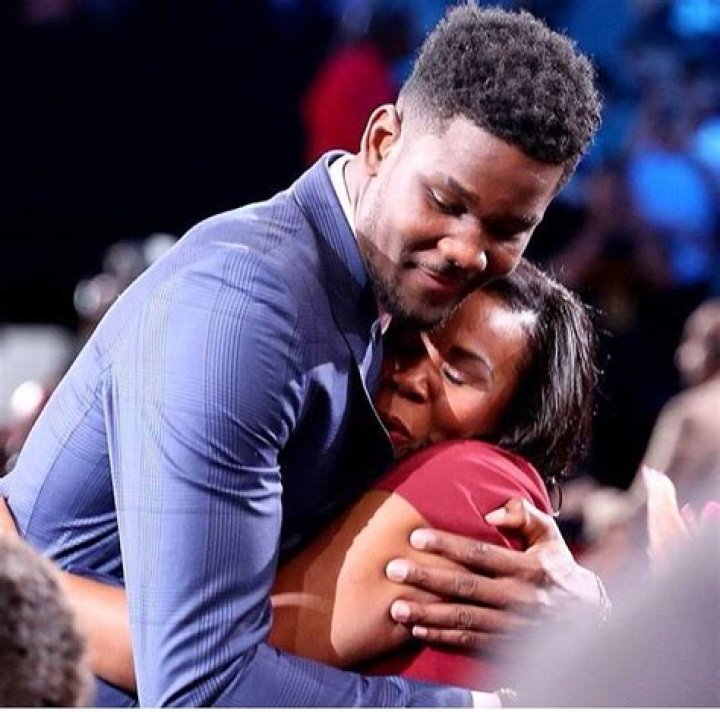 Deandre Ayton Bio, Parents, Wife, Children, Siblings, Net Worth