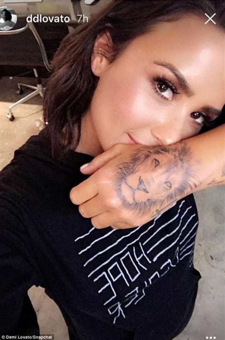 Demi Lovato Gets Giant Lion Tattoo On Her Hand