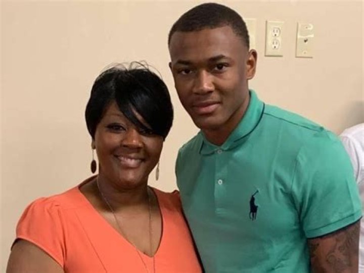 DeVonta Smith Parents: Meet his father, Kelvin