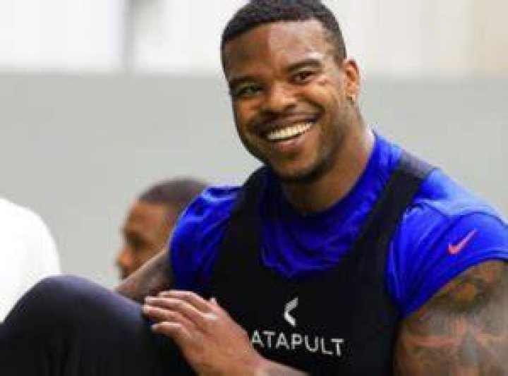 Does Damien Harris have sisters?