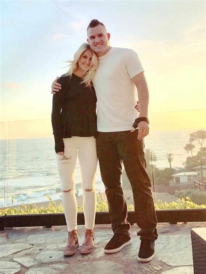 Does Mike Trout have a wife?