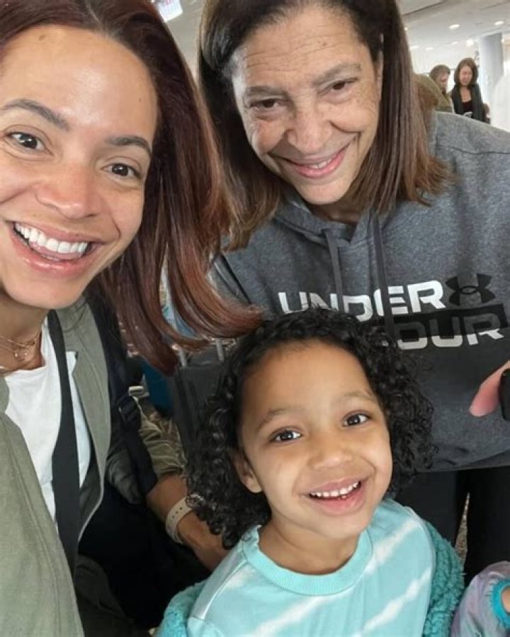 Elle Duncan Age, Height, Bio, Parents, Husband, Net Worth