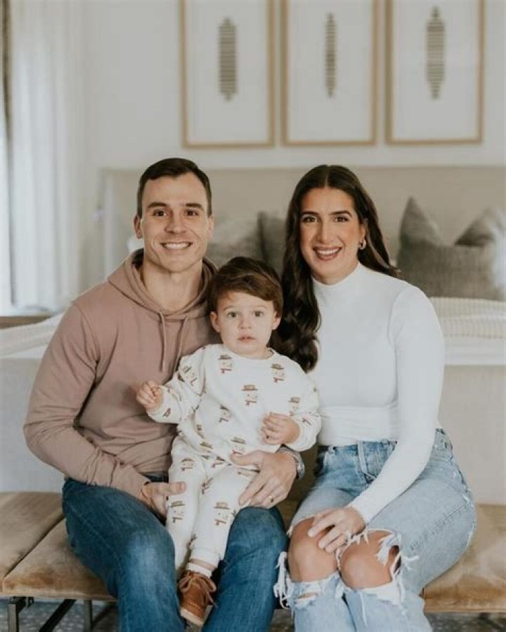 Emily Carver Bio, Age, Height, Career, Husband, Children, Net Worth
