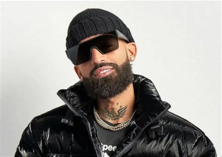 Get to know Arcángel : Biography, Age, Career, Net Worth, Height, Relationship & More
