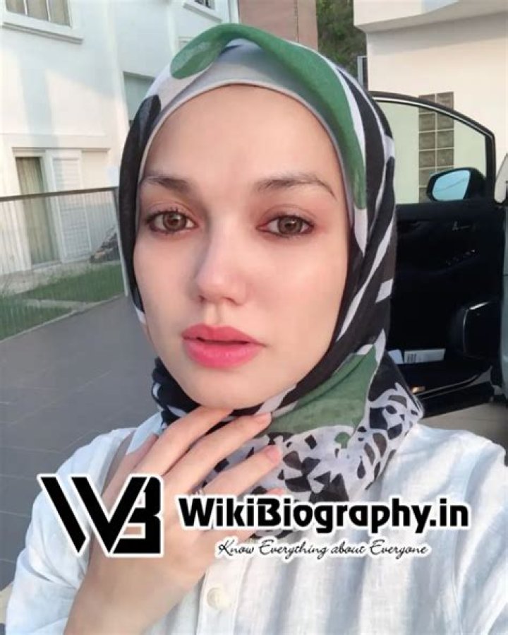 Get to know Puteri Sarah: Biography, Age, Career, Net Worth, Height, Relationship & More