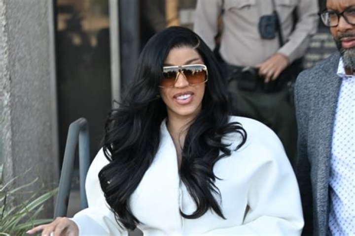 “I Tried To Swing You But You Dont Cook Or Clean So I Left The Rope Where It Was”- Fan Gives Mad Reaction To Cardi B’s New Photo