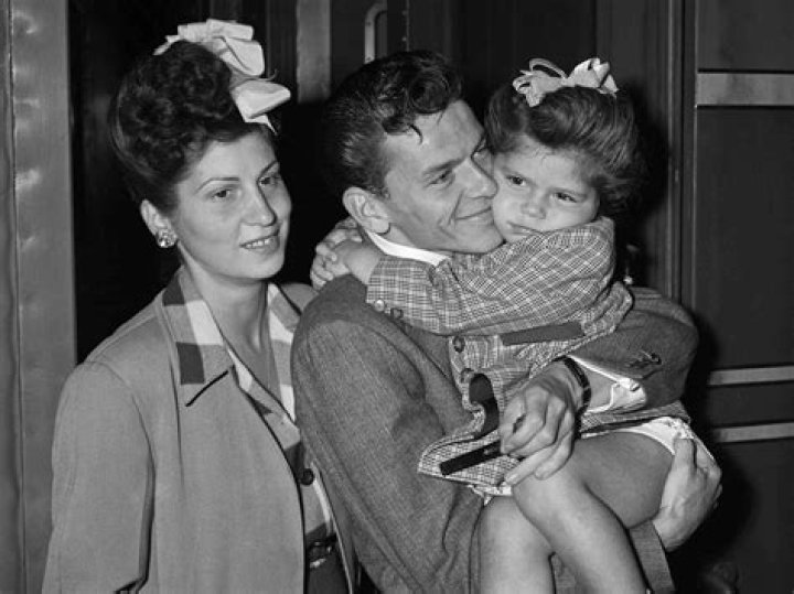 Inside The Life Of famous Singer Nancy Sinatra: Biography,Net Worth & more
