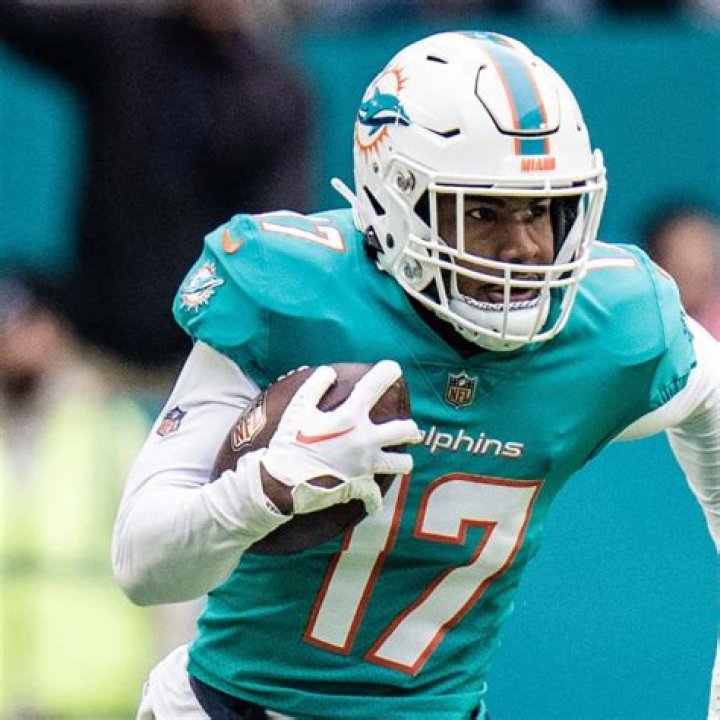 Jaylen Waddle Girlfriend: Is Jaylen Waddle Dating?