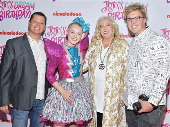 JoJo Siwa Bio, Age, Parents, Siblings, Boyfriend, Net Worth