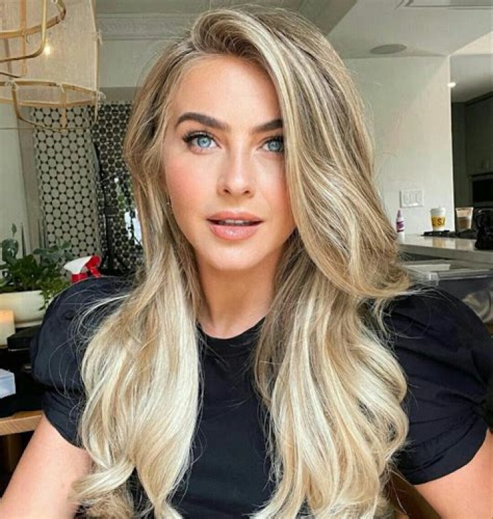 Julianne Hough Bio, Age, Height, Career, Husband, Children, Net Worth