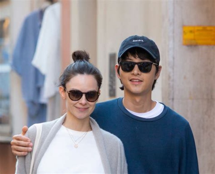 Katy Louise Saunders Boyfriend: Meet Song Joong-ki