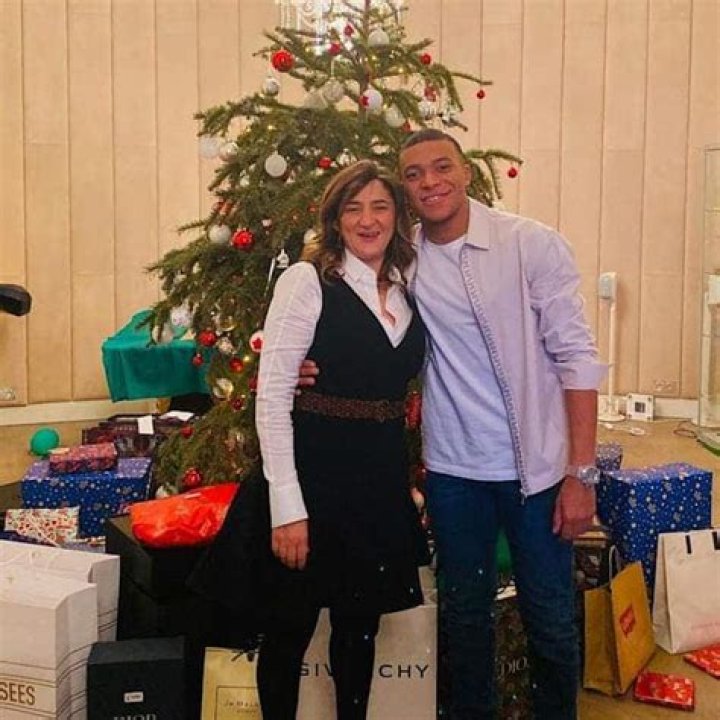 Kylian Mbappe Bio, Age, Height, Girlfriend, Parents, Net worth