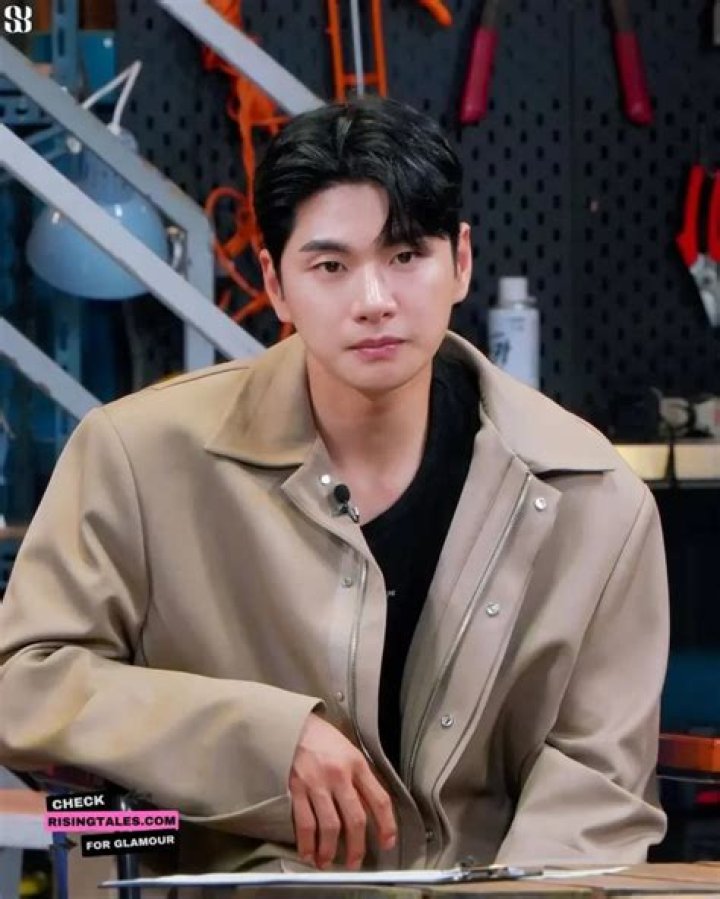 Lee Yi Kyung Net Worth: Is Lee Yi Kyung rich?