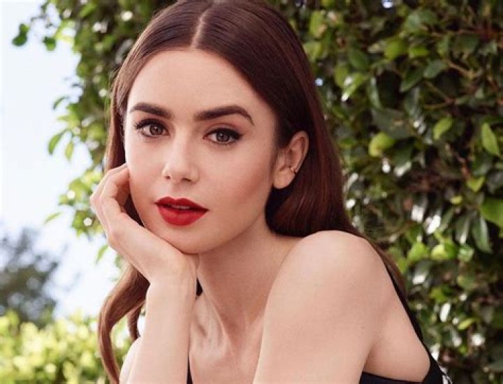 Lily Collins Bio, Age, Children, Husband, Parents, Net Worth