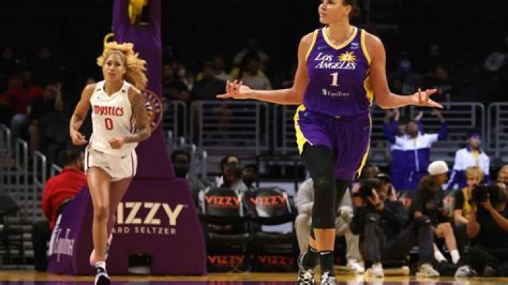 Liz Cambage Height: How Tall Is Liz Cambage?
