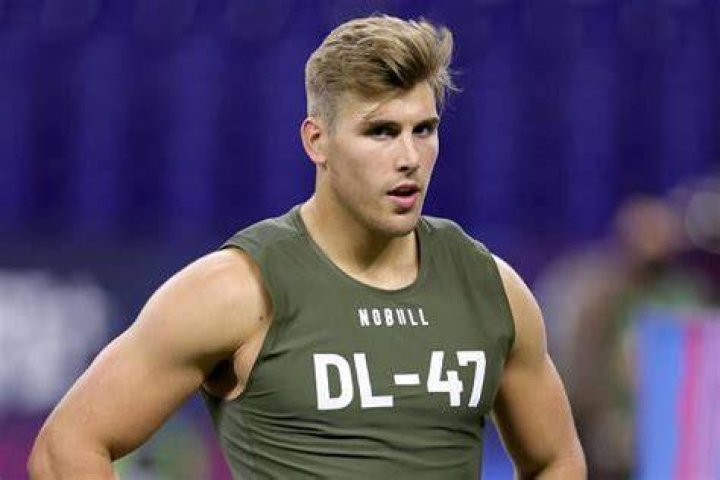 Lukas Van Ness Height: How Tall Is Lukas Van Ness?