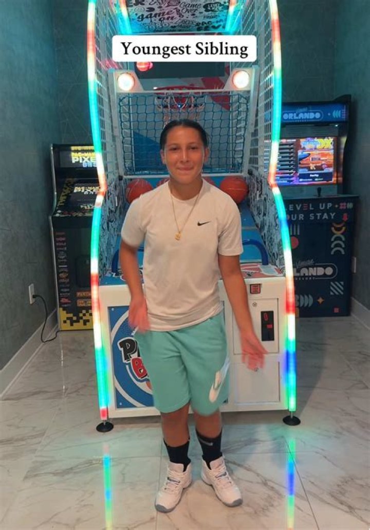 Riqui Puig Siblings: Does Riqui Puig have siblings?
