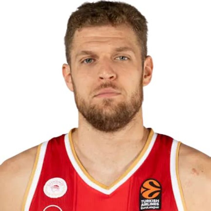Sasha Vezenkov Height: How Tall is Sasha Vezenkov?