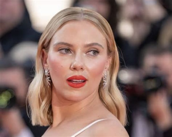 Scarlett Johansson Age, Height, Weight