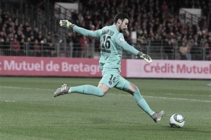 Sergio Rico Bio, Age, Height, Career, Wife, Children, Net Worth