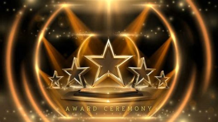 Skitmaker, Kie Kie Reacts To Her Epic Fall At An Award Ceremony (VIDEO)