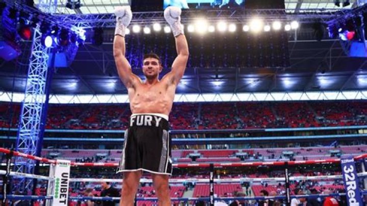 What is Tommy Fury’s record?