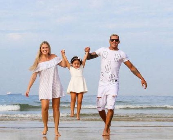 Who Are Charles Oliveira Parents?