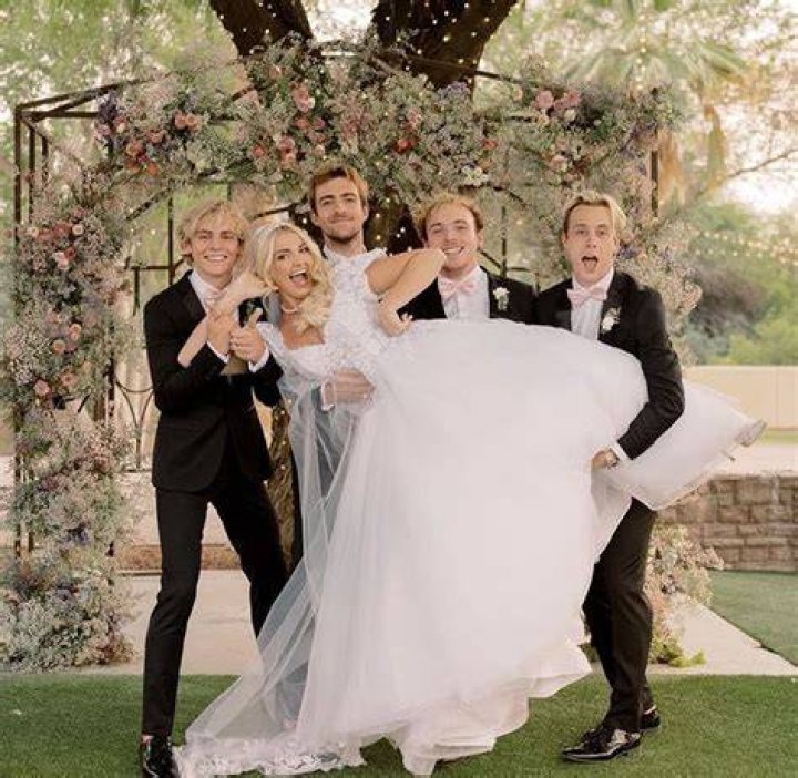 Who Are Laura Lynch Siblings?