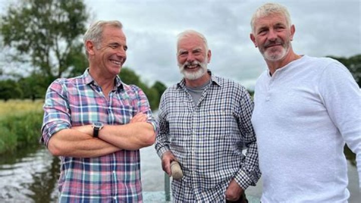 Who are Robson Green siblings?