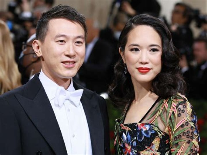 Who Is Vivian Kao?: Meet Chew Shou Zi Wife